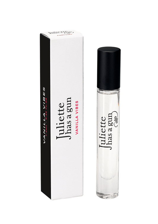 Juliette Has a Gun 香草氛围 4 毫升 0.135 液体盎司盎司。官方香水样品，Juliette Has a Gun Vanilla Vibes 4ml 0.135 fl。盎司。 液量オンsu公式香水sanpuru, Juliette Has a Gun Vanilla Vibes 4ml 0.135 fl.盎司。 официална парфюмна проба, Juliette Has a Gun 香草氛围 4 毫升 0.135 液体盎司。盎司。官方香水，Juliette